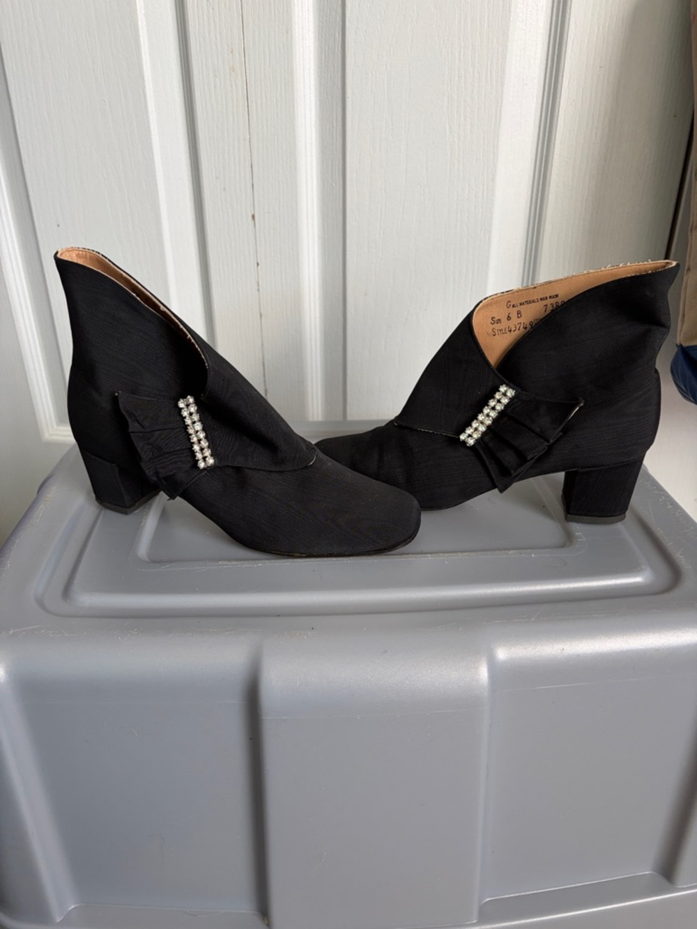 NEW VINTAGE Elegant Black Women's Heeled Ankle Shoes with Rhinestone Accent